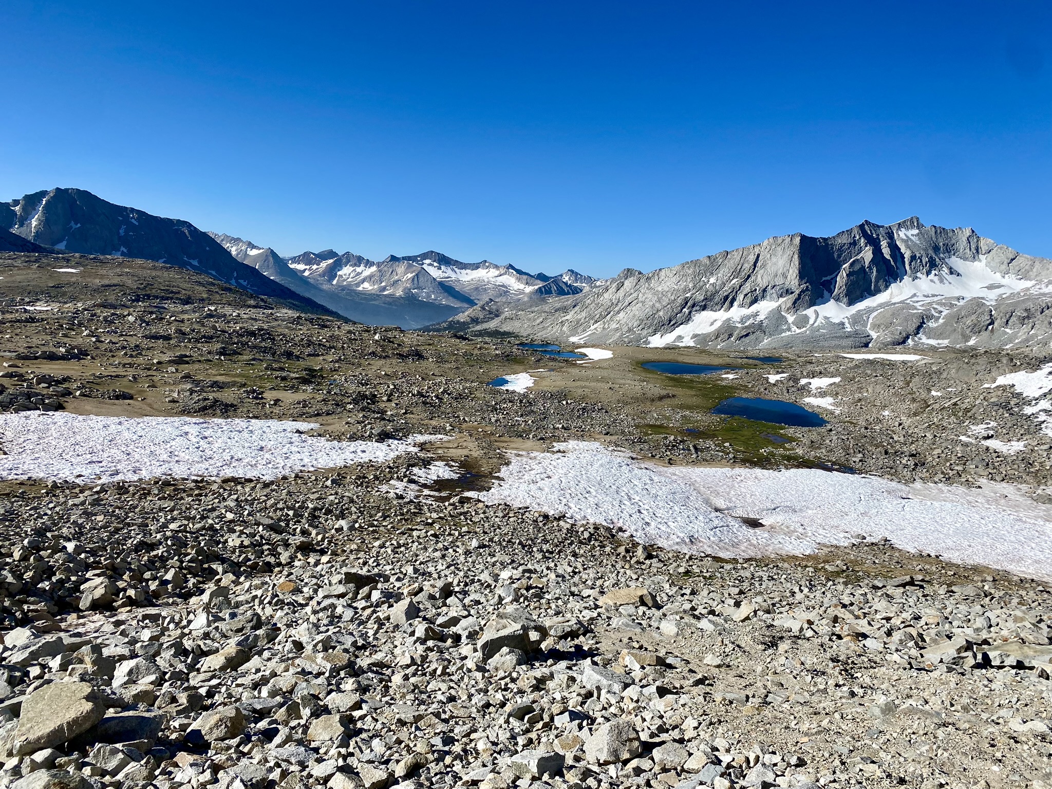 Den 59 | Mather Pass: Výhledy, sníh a zábava na svahu